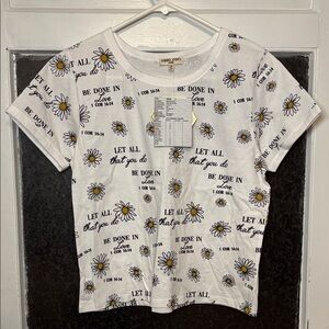NWT Good Vibes 1 COR 16:14 Quote White Graphic T-Shirt with Daisy Print Size M